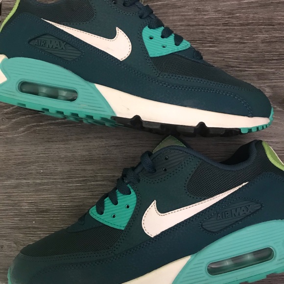 Nike Shoes - Nike Air Max